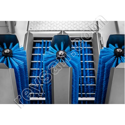 STATION AUTOMATIQUE DE DÉSINFECTION DES BOTTES, DES SEMELLES ET DES MAINS