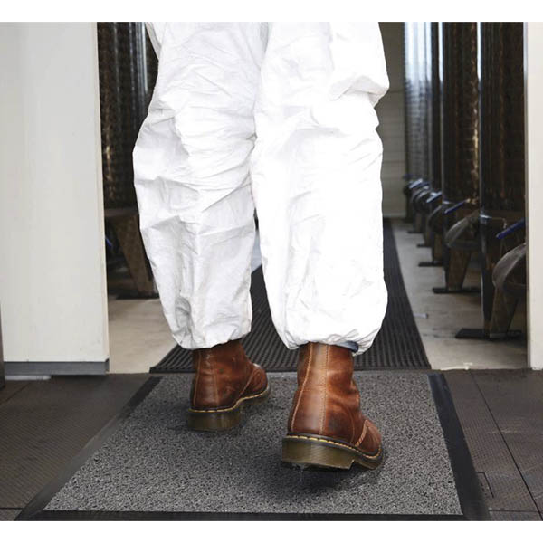 Tapis antidérapant désinfectant pour chaussures à usage professionnel