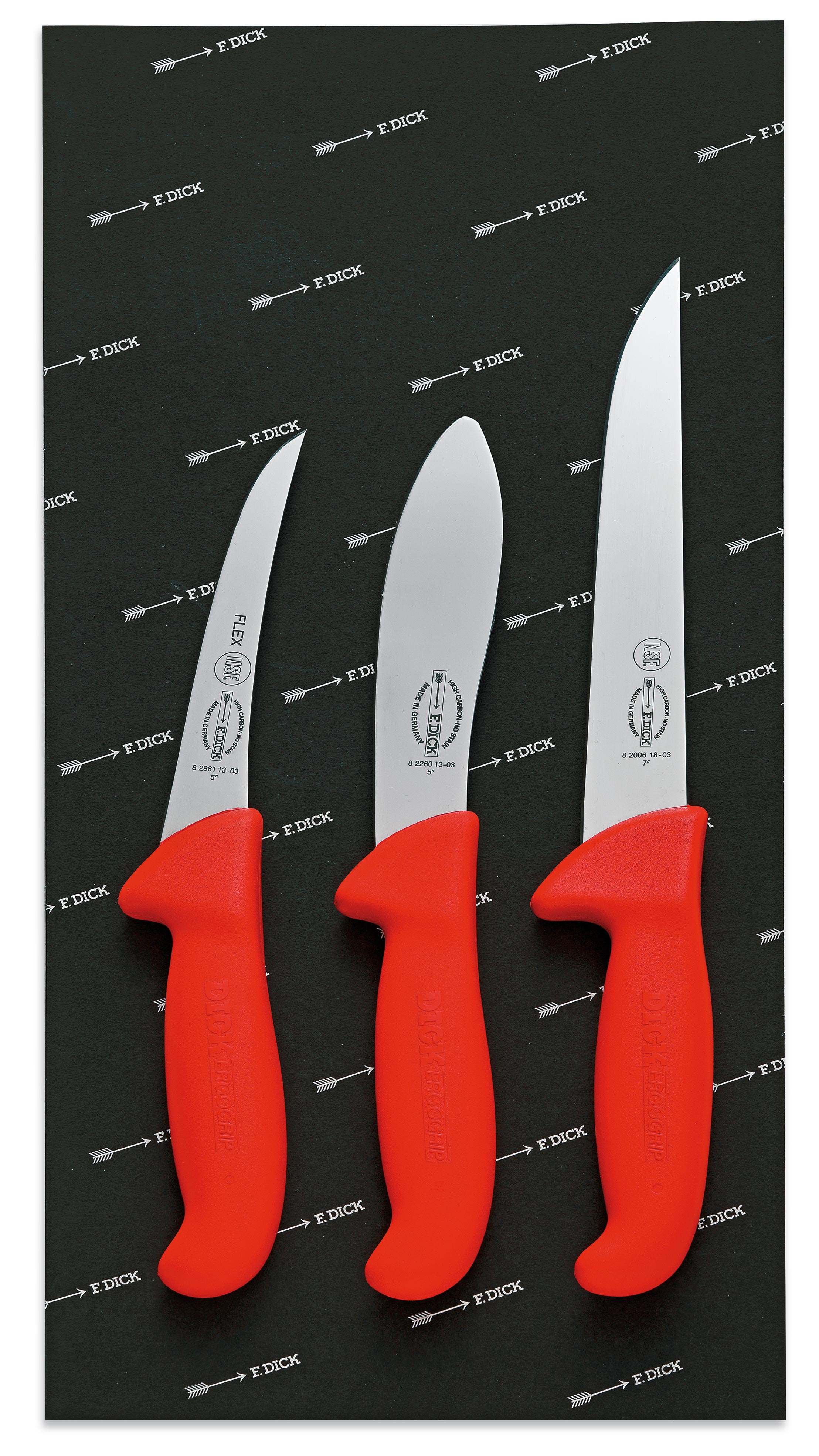 Achetez le coffret de 3 couteaux de chasse Dick comprenant un couteau à désosser, un couteau à dépouiller et un couteau à filet. Fabriqués en acier inoxydable X55CrMoV14 avec des poignées ergonomiques.